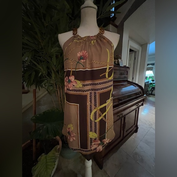 7th Avenue New York and Co. ladies top chain link around collar. Medium. - Picture 9 of 10